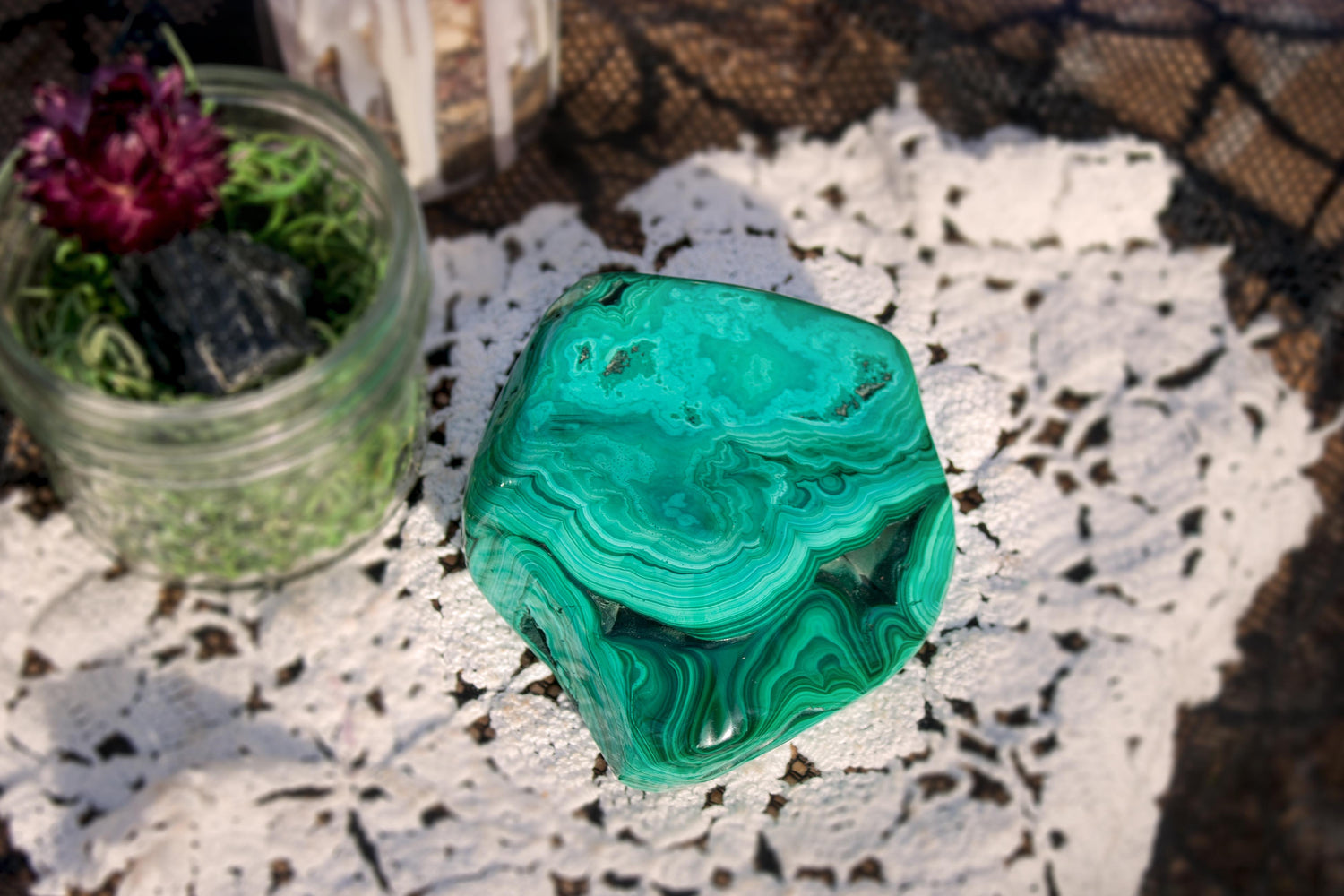 protection stone, healing crystal, restores harmony to the mind body spirit, malachaite crystal