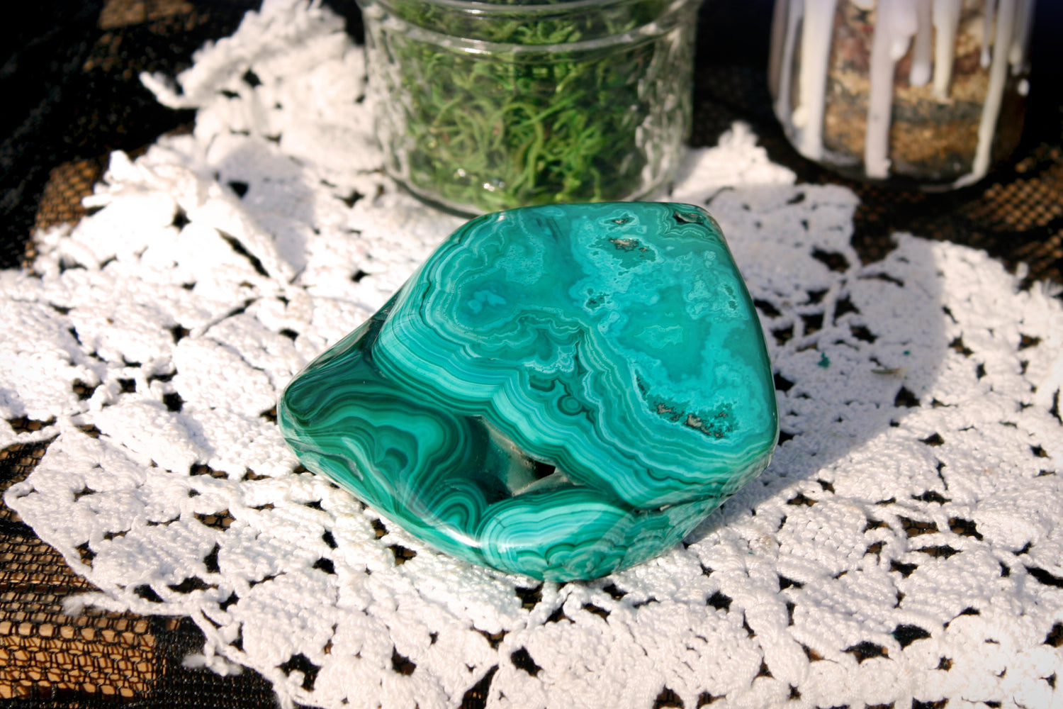 protection stone, healing crystal, restores harmony to the mind body spirit, malachaite crystal